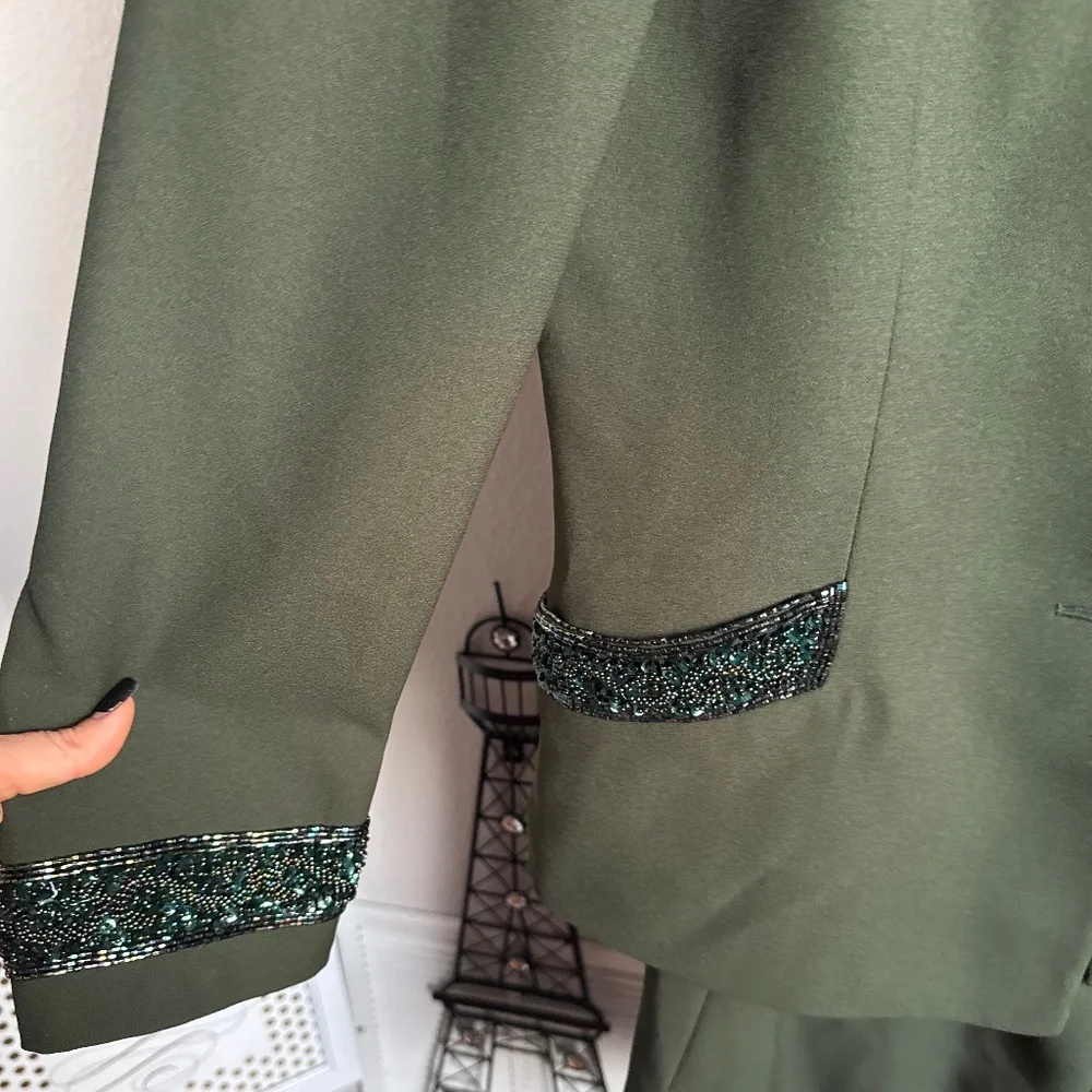 John Meyer Of Norwich Elegant Set of 2Pc Beaded Jacked Skirt Suit Sz 8